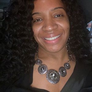 Meet your Posher, Lashawnda